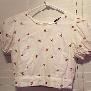 Cute Cropped shirt🍒